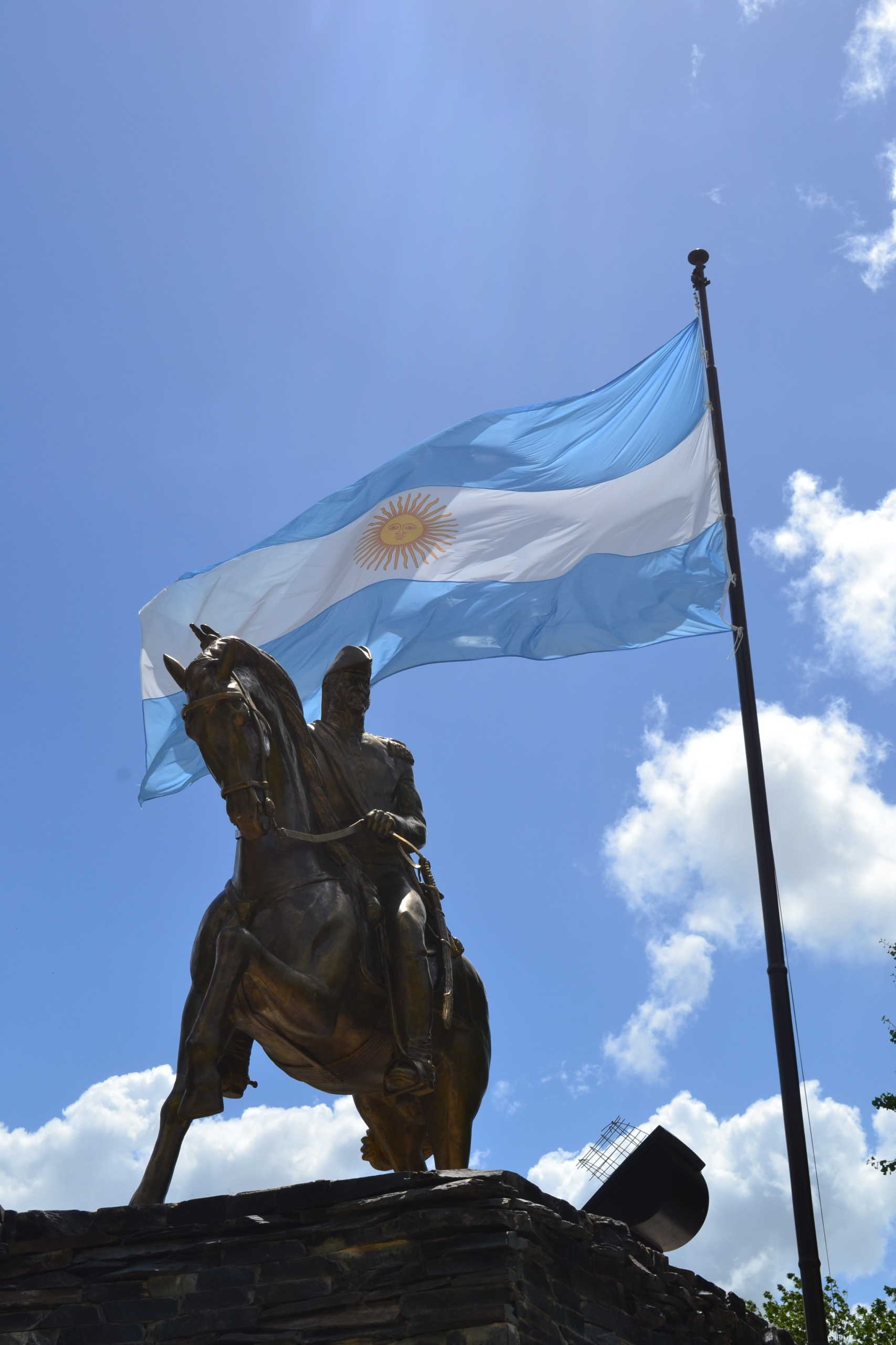 Monumento a San Martín de a caballo