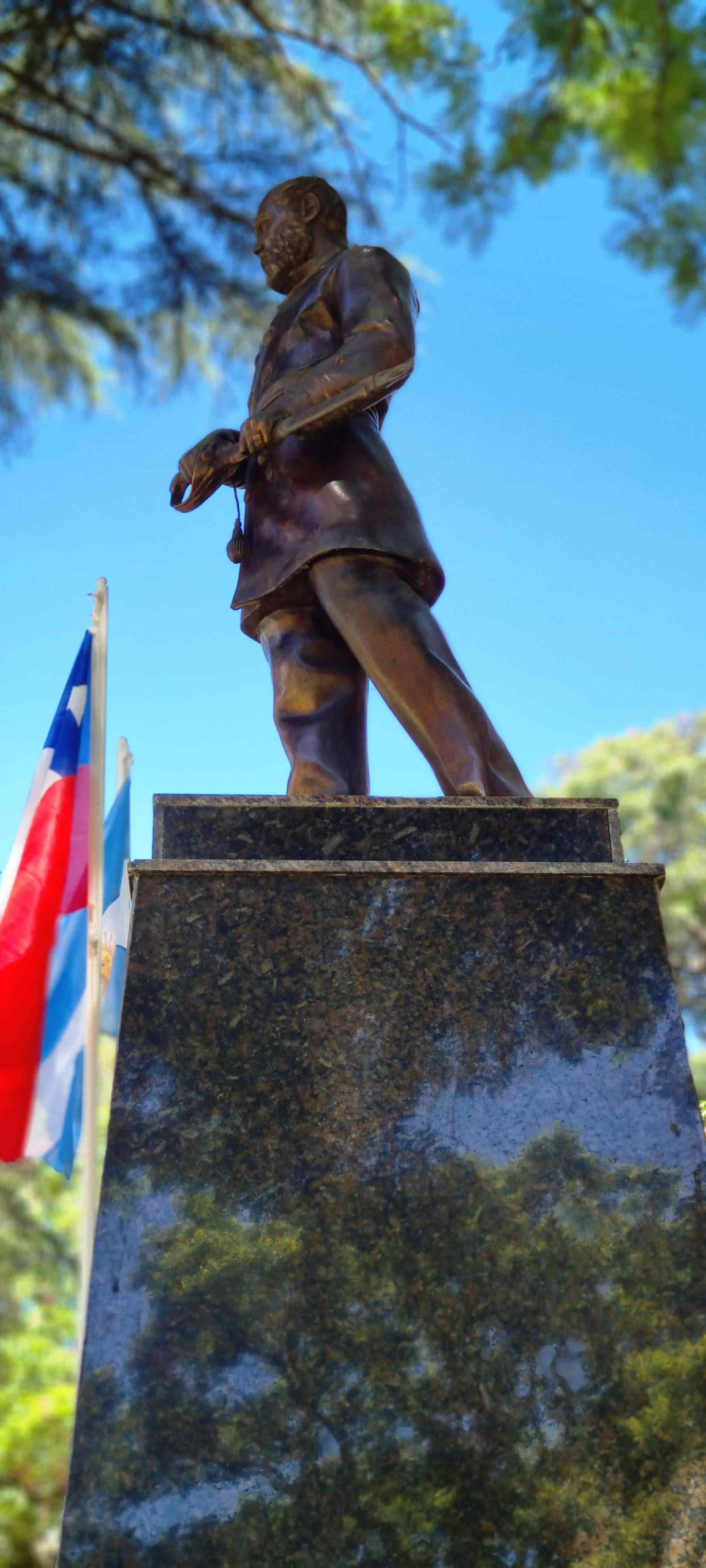 Monumento homenaje a Arturo Prat